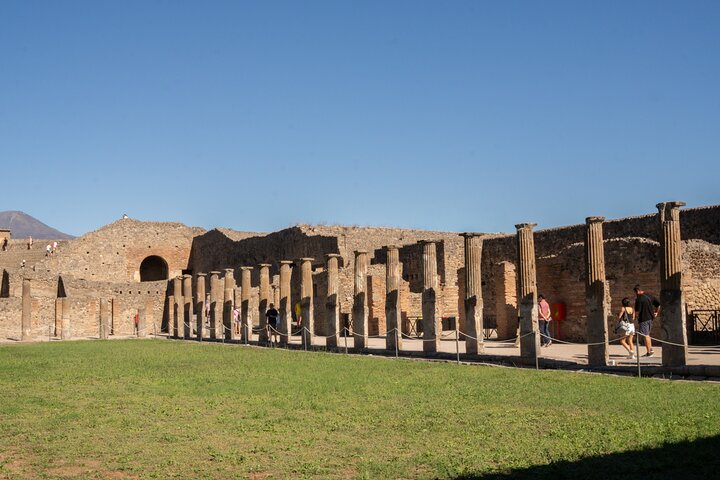 Kleingruppen-Minivan-Tour von Rom nach Pompeji und Sorrent mit geführter Erkundung und Mittagessen, Foto 10 | wizardtrip
