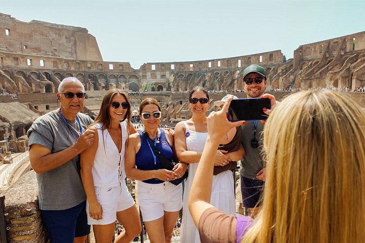 Guided tour of Rome's ancient landmarks: Colosseum, Roman Forum, and Palatine Hill, photo 7 | wizardtrip