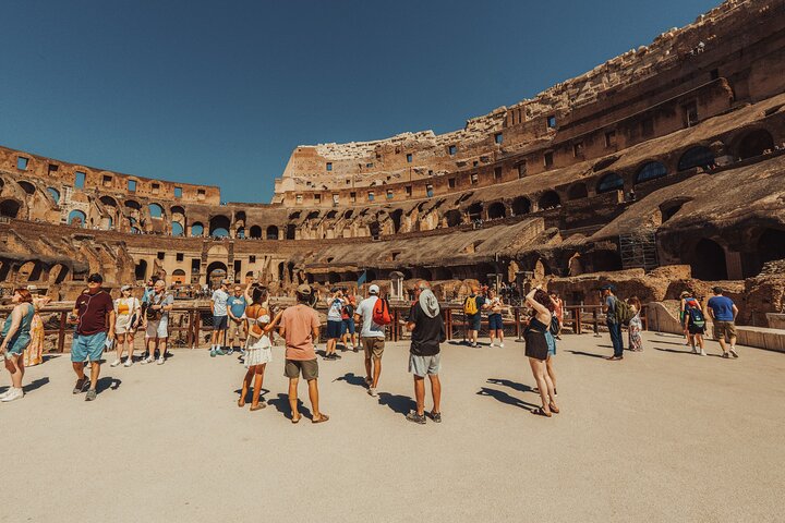 Guided tour of Rome's ancient landmarks: Colosseum, Roman Forum, and Palatine Hill, photo 27 | wizardtrip