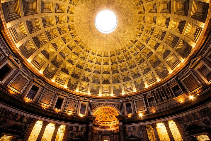 Guidet tur i Pantheon i Rom, der viser dets kuppel og historiske betydning, foto 8 | wizardtrip