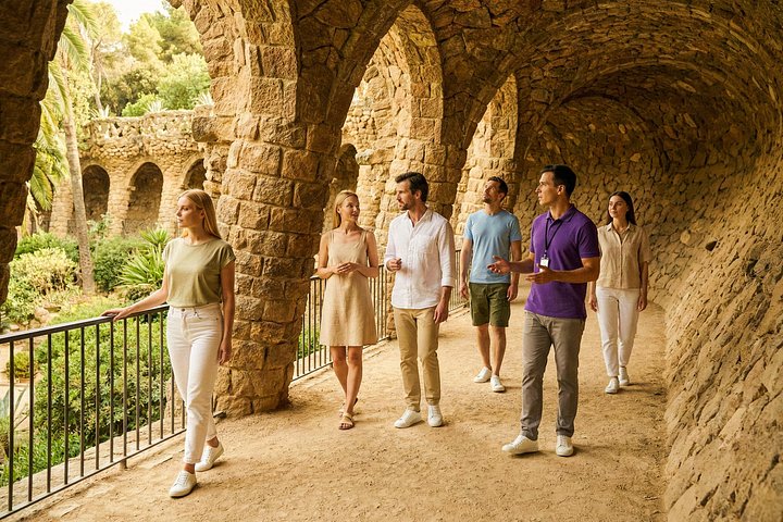 Visita guiada a la colorida arquitectura y jardines del Park Güell en Barcelona, foto 6 | wizardtrip