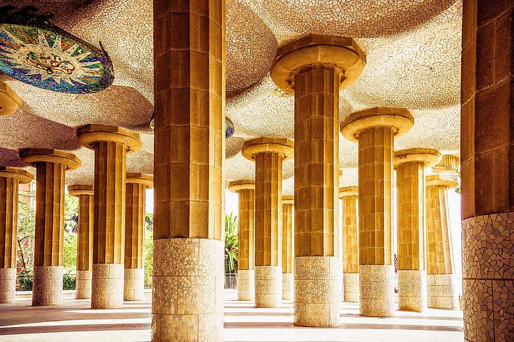 Visita guiada a la colorida arquitectura y jardines del Park Güell en Barcelona, foto 14 | wizardtrip