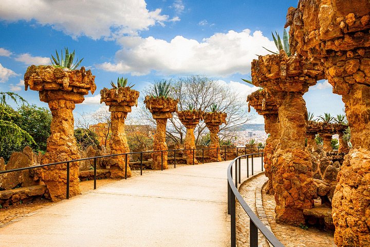 Visita guiada a la colorida arquitectura y jardines del Park Güell en Barcelona, foto 16 | wizardtrip