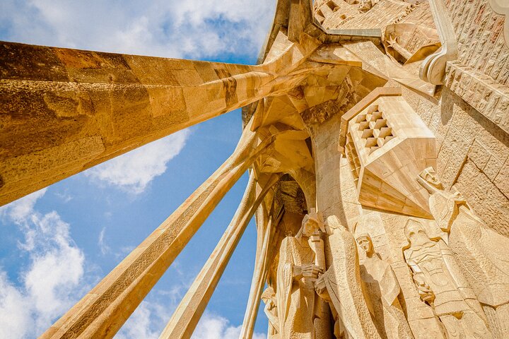 Geführte Tour durch Barcelonas Sagrada Familia, die ihre Architektur und ihr Inneres zeigt, Foto 7 | wizardtrip
