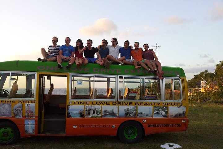 Negril One Love Bus Bar Crawl | wizardtrip