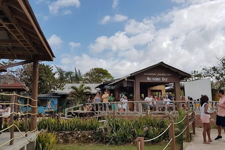 Negril One Love Bus Bar Crawl i Jamaica, med lokale barer og udsigt over klipperne, foto 6 | wizardtrip