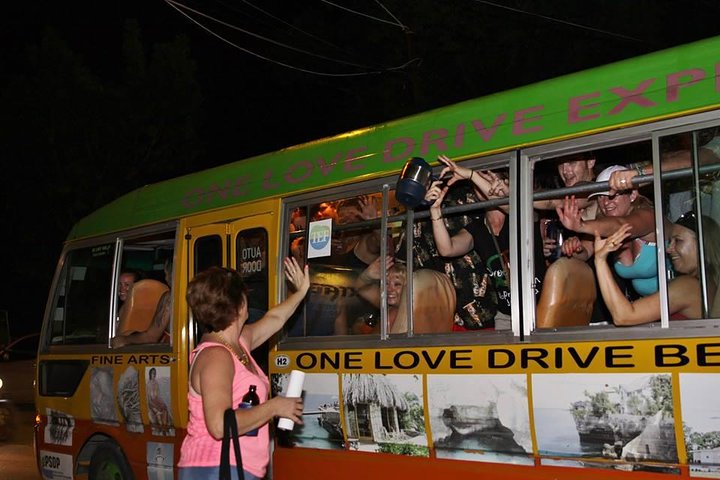Negril One Love Bus Bar Crawl i Jamaica, med lokale barer og udsigt over klipperne, foto 8 | wizardtrip