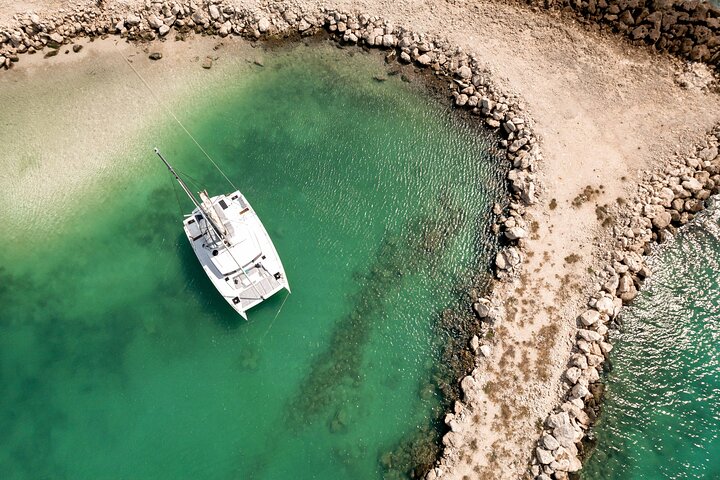 Luxury private catamaran sailing trip in Tulum with open bar and snorkeling, photo 6 | wizardtrip