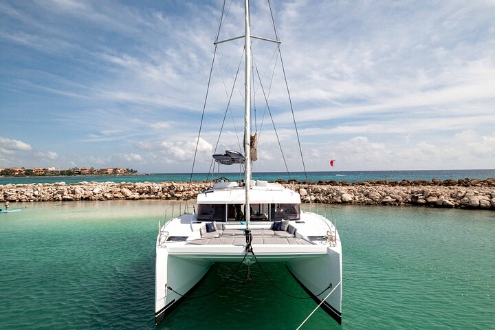 Luxury private catamaran sailing trip in Tulum with open bar and snorkeling, photo 8 | wizardtrip
