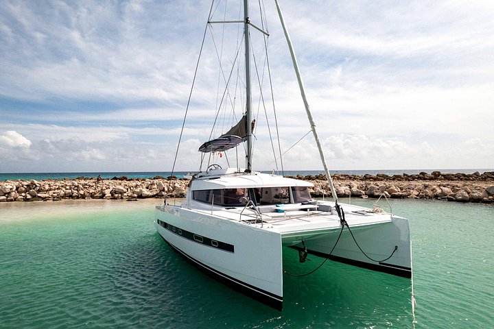 Luxury private catamaran sailing trip in Tulum with open bar and snorkeling, photo 13 | wizardtrip