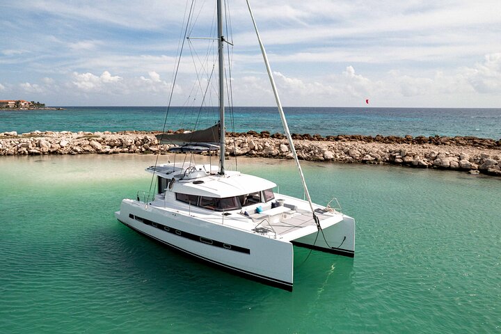 Luxury private catamaran sailing trip in Tulum with open bar and snorkeling, photo 18 | wizardtrip