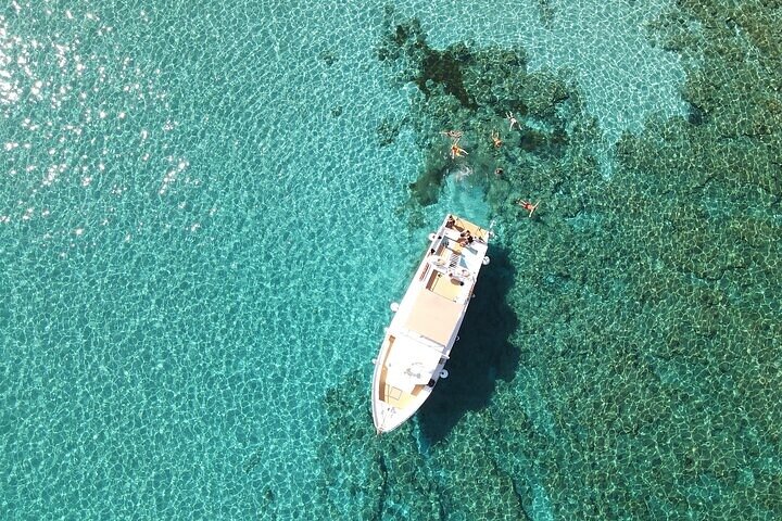 Disfrute de un pintoresco viaje en barco a la Laguna Azul desde el puerto de Latchi, Chipre, con natación y visitas turísticas, foto 11 | wizardtrip