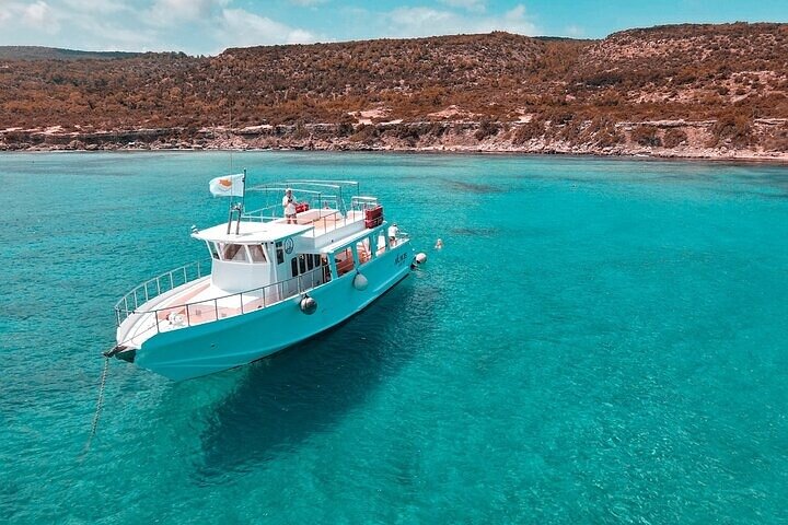 Disfrute de un pintoresco viaje en barco a la Laguna Azul desde el puerto de Latchi, Chipre, con natación y visitas turísticas, foto 14 | wizardtrip