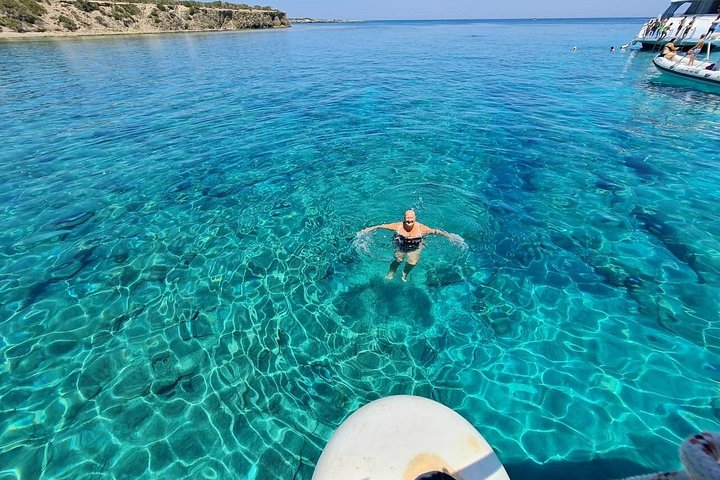 Disfrute de un pintoresco viaje en barco a la Laguna Azul desde el puerto de Latchi, Chipre, con natación y visitas turísticas, foto 30 | wizardtrip