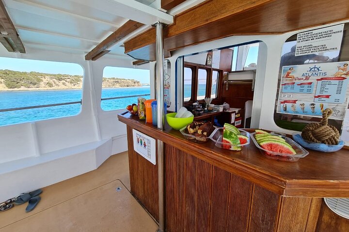 Disfrute de un pintoresco viaje en barco a la Laguna Azul desde el puerto de Latchi, Chipre, con natación y visitas turísticas, foto 31 | wizardtrip
