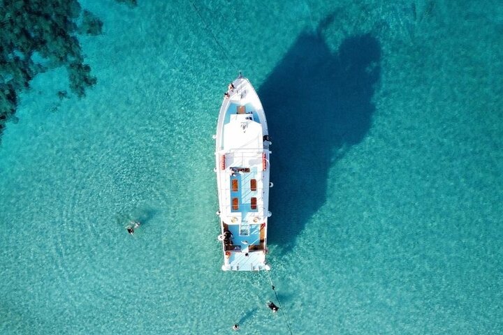 Disfrute de un pintoresco viaje en barco a la Laguna Azul desde el puerto de Latchi, Chipre, con natación y visitas turísticas, foto 35 | wizardtrip