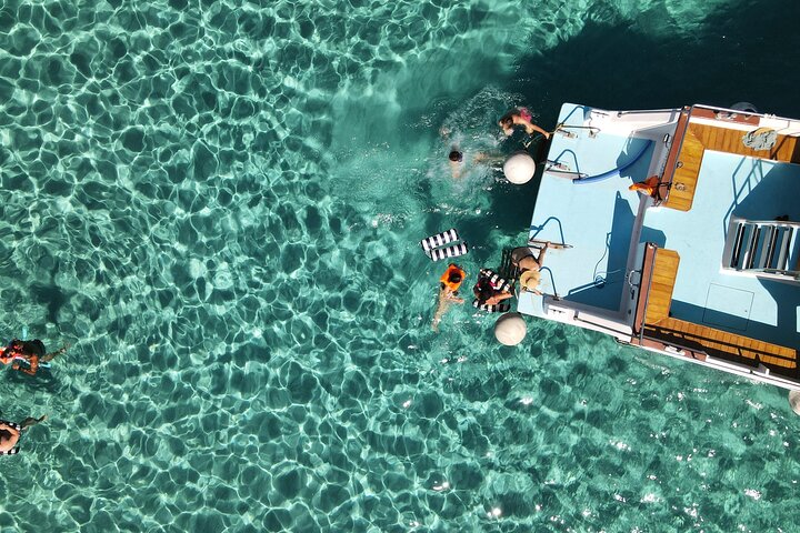 Disfrute de un pintoresco viaje en barco a la Laguna Azul desde el puerto de Latchi, Chipre, con natación y visitas turísticas, foto 36 | wizardtrip