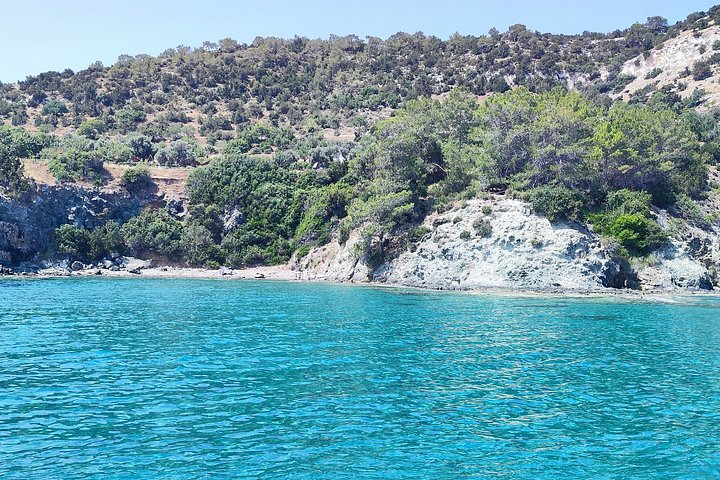 Disfrute de un pintoresco viaje en barco a la Laguna Azul desde el puerto de Latchi, Chipre, con natación y visitas turísticas, foto 41 | wizardtrip