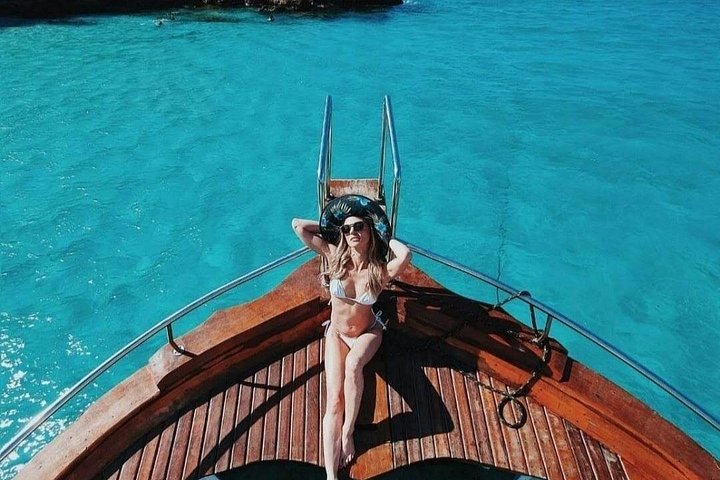 Geniet van een schilderachtige boottocht in Arraial do Cabo met een open bar en prachtig uitzicht op de kustlijn, foto 7 | wizardtrip