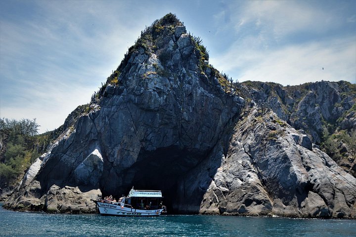 Geniet van een schilderachtige boottocht in Arraial do Cabo met een open bar en prachtig uitzicht op de kustlijn, foto 10 | wizardtrip