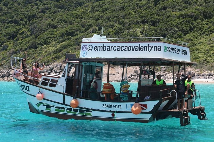 Geniet van een schilderachtige boottocht in Arraial do Cabo met een open bar en prachtig uitzicht op de kustlijn, foto 16 | wizardtrip