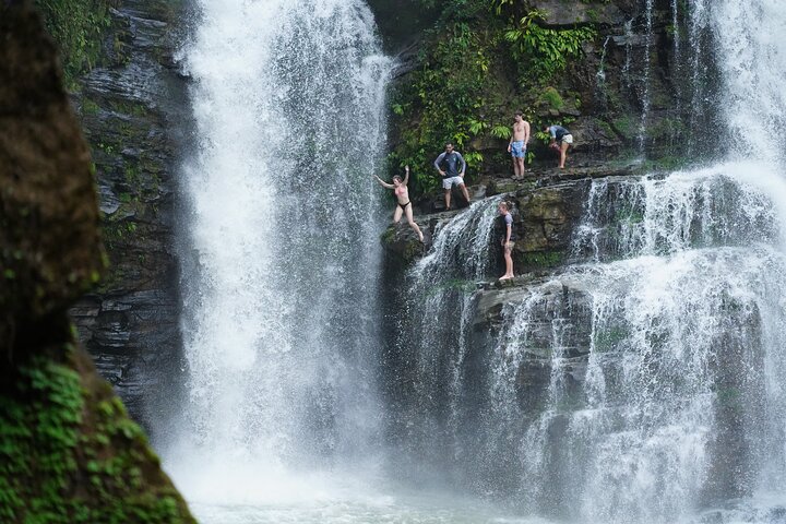Explore the stunning Nauyaca Waterfalls on a guided tour from Quepos, Costa Rica, photo 17 | wizardtrip