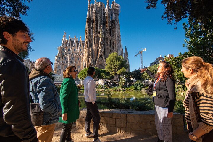 バルセロナの象徴的なサグラダ・ファミリア大聖堂のガイド付きツアー。ユニークな建築とステンドグラスをご覧ください、写真7 | wizardtrip