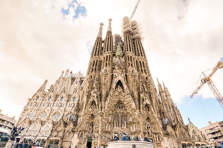 Heldagstur i Barcelona med ikoniske vartegn, herunder Sagrada Familia, Park Guell og Montjuic, foto 23 | wizardtrip