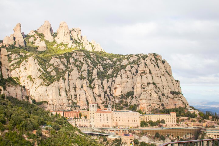 Montserrat Full Day Tour with Castle-Winery Lunch & Wine Tasting | wizardtrip