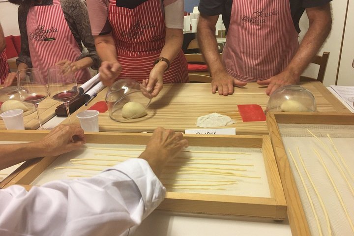 Praktischer toskanischer Kochkurs in Siena, Pasta-Zubereitung und Wein-Abendessen, Foto 11 | wizardtrip