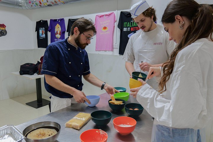 Clase práctica de pasta y tiramisú en Nápoles con chefs locales, foto 7 | wizardtrip