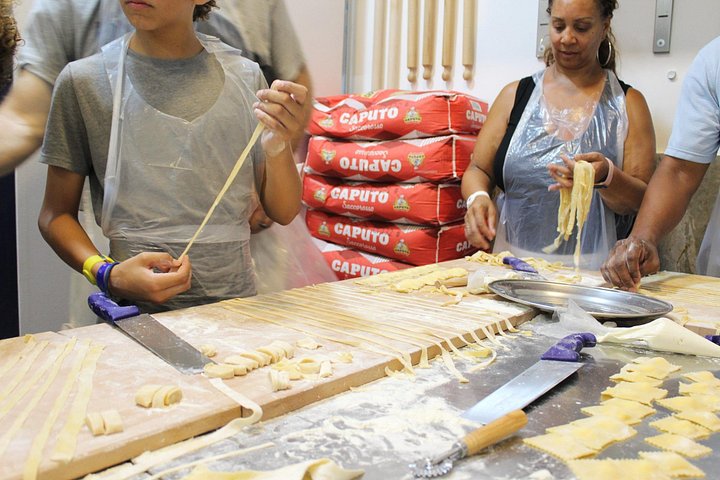 Clase práctica de pasta y tiramisú en Nápoles con chefs locales, foto 14 | wizardtrip