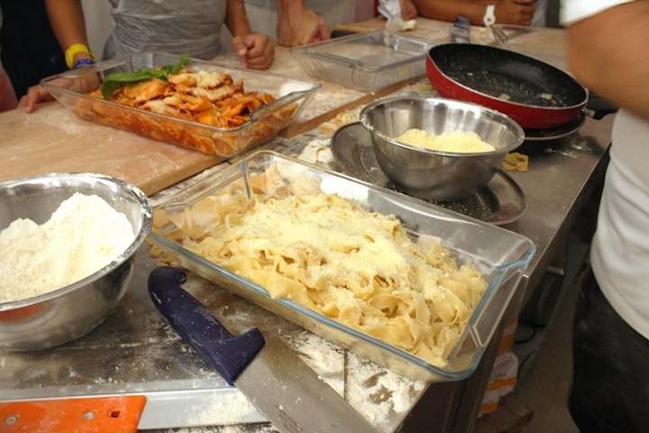 Clase práctica de pasta y tiramisú en Nápoles con chefs locales, foto 18 | wizardtrip