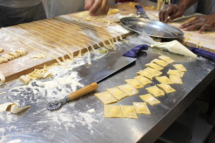 Clase práctica de pasta y tiramisú en Nápoles con chefs locales, foto 27 | wizardtrip