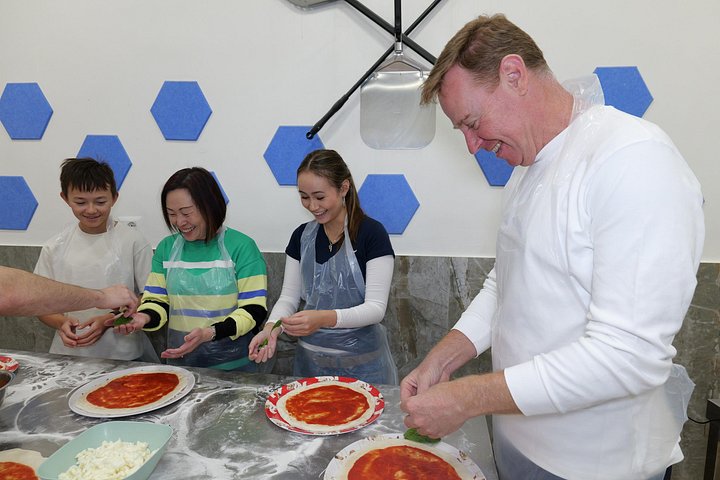Impara a fare l'autentica pizza e il tiramisù a Napoli con uno chef locale, foto 25 | wizardtrip