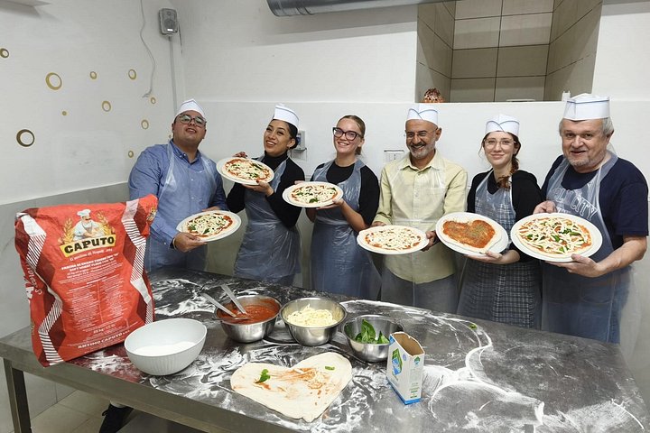 Impara a fare l'autentica pizza e il tiramisù a Napoli con uno chef locale, foto 29 | wizardtrip