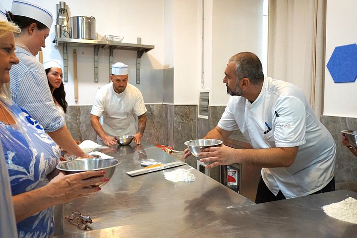 Impara a fare l'autentica pizza e il tiramisù a Napoli con uno chef locale, foto 31 | wizardtrip