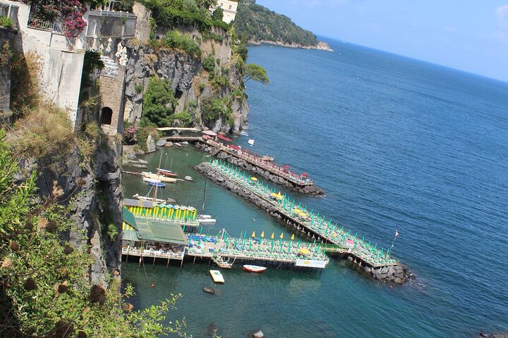 Tour panoramico di piccolo gruppo di Sorrento, Positano e Costiera Amalfitana da Napoli con giro in barca, foto 42 | wizardtrip