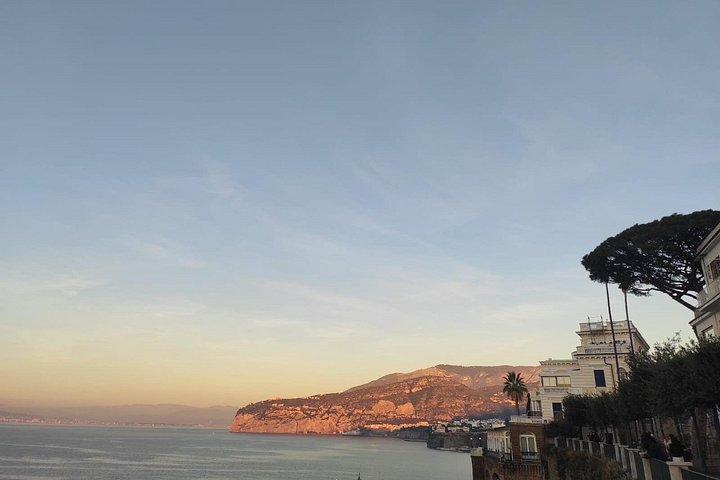 Tour panoramico di piccolo gruppo di Sorrento, Positano e Costiera Amalfitana da Napoli con giro in barca, foto 49 | wizardtrip