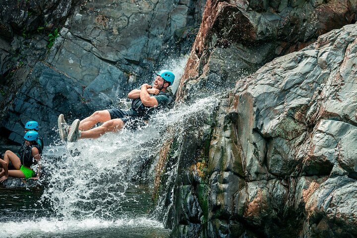 Explore as cascatas da floresta tropical El Yunque e reme pela baía bioluminescente de Fajardo num tour de um dia em Porto Rico, foto 18 | wizardtrip