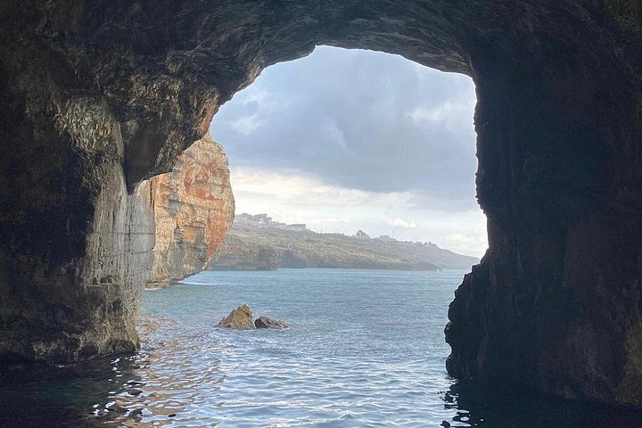 Båttur som utforsker sjøgrotter og kystlinje i Santa Maria di Leuca, Italia, foto 7 | wizardtrip