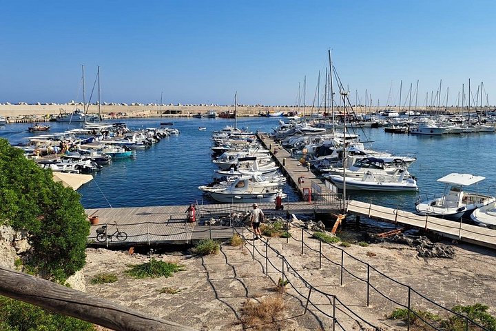 Båttur som utforsker sjøgrotter og kystlinje i Santa Maria di Leuca, Italia, foto 19 | wizardtrip