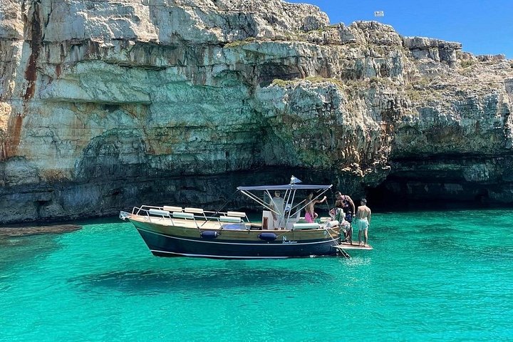 Båttur som utforsker sjøgrotter og kystlinje i Santa Maria di Leuca, Italia, foto 24 | wizardtrip