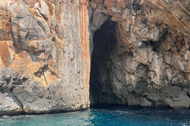 Båttur som utforsker sjøgrotter og kystlinje i Santa Maria di Leuca, Italia, foto 28 | wizardtrip