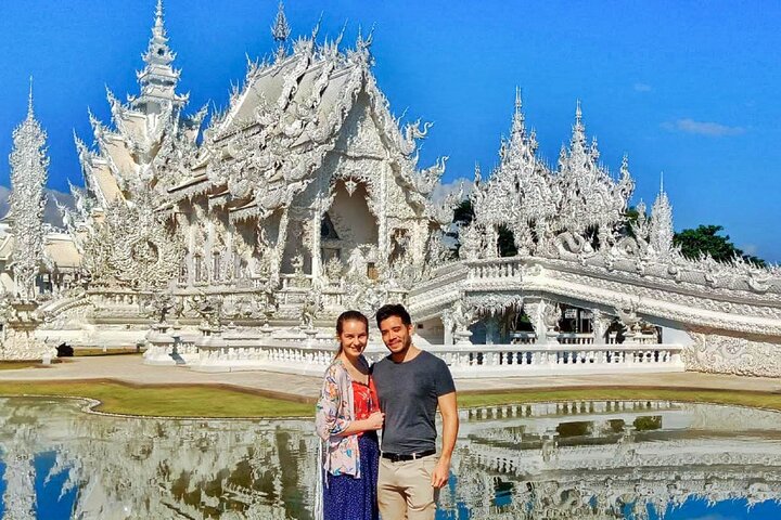 Ein malerischer Tagesausflug von Chiang Mai zur Erkundung des Weißen Tempels, des Blauen Tempels und des Roten Tempels in Chiang Rai, Foto 18 | wizardtrip