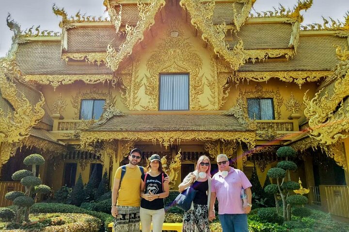 Ein malerischer Tagesausflug von Chiang Mai zur Erkundung des Weißen Tempels, des Blauen Tempels und des Roten Tempels in Chiang Rai, Foto 19 | wizardtrip