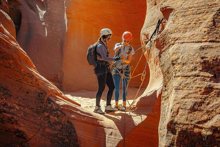 Oplev spændende canyoning med rapelling i slot-canyons i East Zion, Utah, foto 21 | wizardtrip