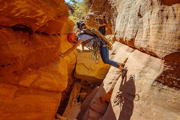 Oplev spændende canyoning med rapelling i slot-canyons i East Zion, Utah, foto 27 | wizardtrip
