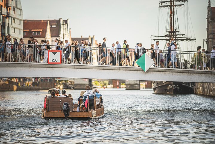 Passeio de barco histórico em Gdansk, explorando o Rio Motława e o estaleiro, foto 16 | wizardtrip
