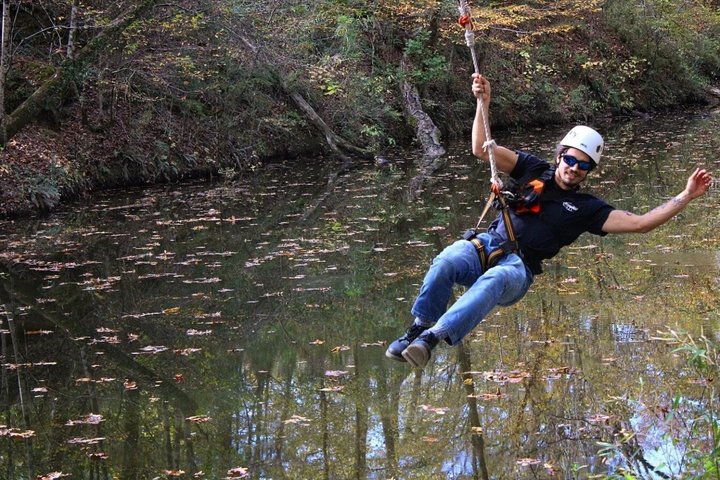 Zipline adventure through a forest in Hot Springs, USA, photo 9 | wizardtrip